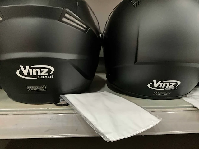 Vinz diverse modellen en maten motorhelmen (4x) - afbeelding 8 van  8