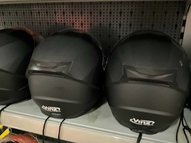 Vinz diverse modellen en maten motorhelmen (4x) - afbeelding 3 van  3