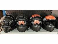 Vinz diverse modellen en maten motorhelmen (4x) - afbeelding 1 van  8