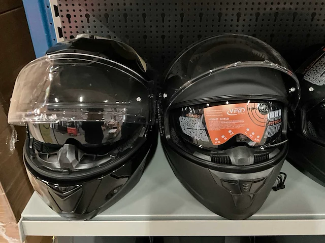 Vinz diverse modellen en maten motorhelmen (4x) - afbeelding 2 van  8