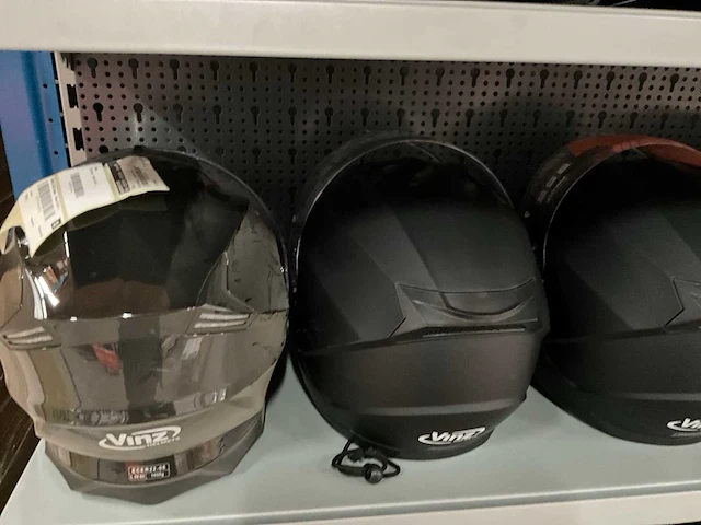 Vinz diverse modellen en maten motorhelmen (4x) - afbeelding 5 van  8