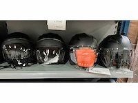 Vinz diverse modellen en maten motorhelmen (4x)