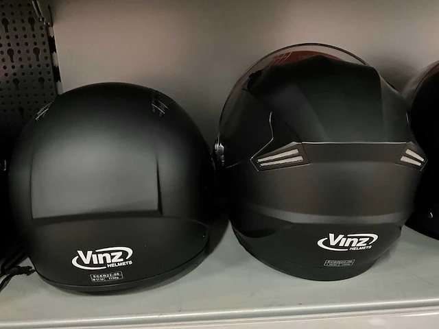 Vinz diverse modellen en maten motorhelmen (4x) - afbeelding 4 van  7