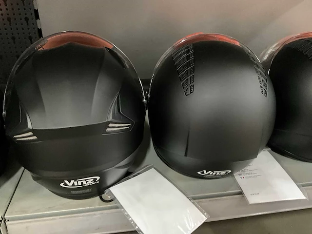 Vinz diverse modellen en maten motorhelmen (4x) - afbeelding 6 van  8