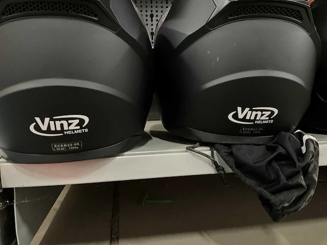Vinz diverse modellen en maten motorhelmen (4x) - afbeelding 7 van  8
