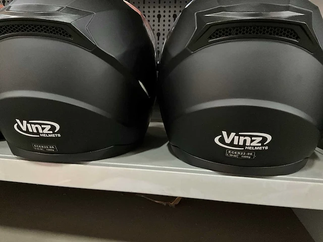 Vinz diverse modellen en maten motorhelmen (4x) - afbeelding 8 van  8
