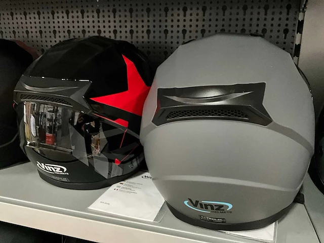 Vinz diverse modellen en maten motorhelmen (4x) - afbeelding 4 van  7