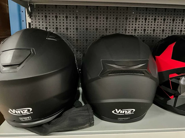 Vinz diverse modellen en maten motorhelmen (4x) - afbeelding 6 van  7