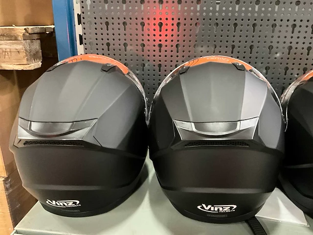 Vinz diverse modellen en maten motorhelmen (4x) - afbeelding 5 van  8