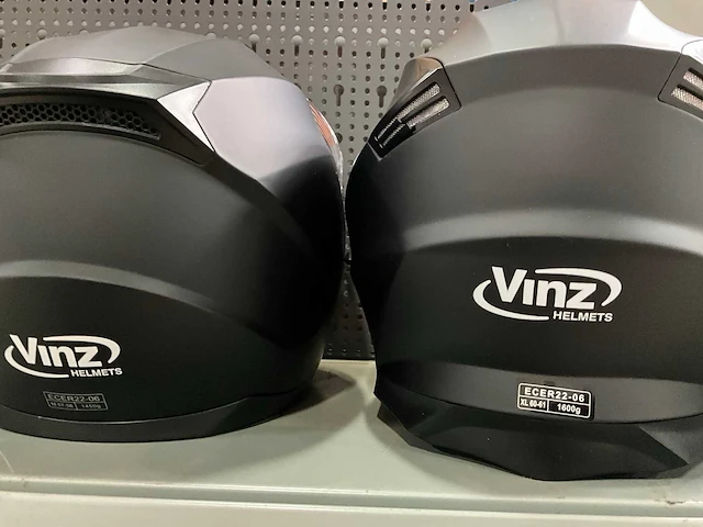 Vinz diverse modellen en maten motorhelmen (4x) - afbeelding 7 van  8
