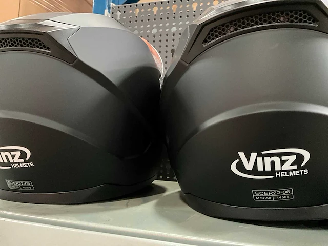 Vinz diverse modellen en maten motorhelmen (4x) - afbeelding 8 van  8