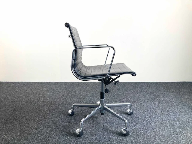Vitra - aluminium chair ea117 - - vergaderstoel - afbeelding 2 van  28