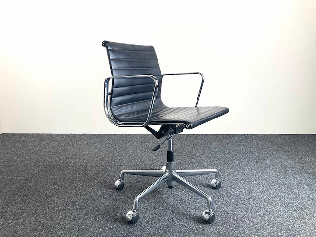 Vitra - aluminium chair ea117 - - vergaderstoel - afbeelding 3 van  28