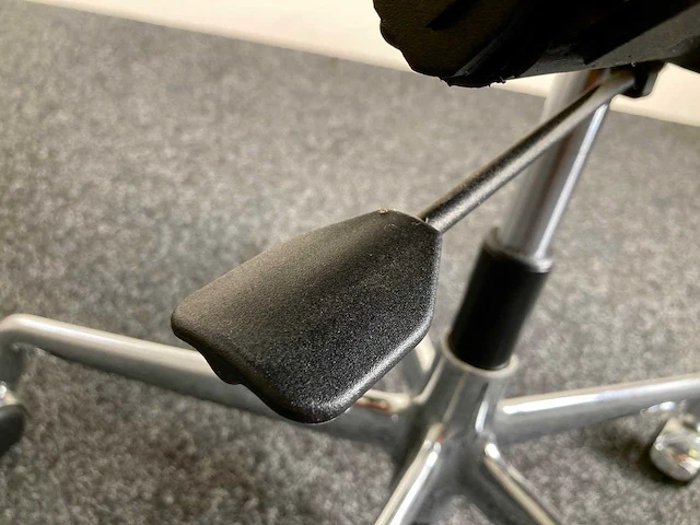 Vitra - aluminium chair ea117 - - vergaderstoel - afbeelding 15 van  28