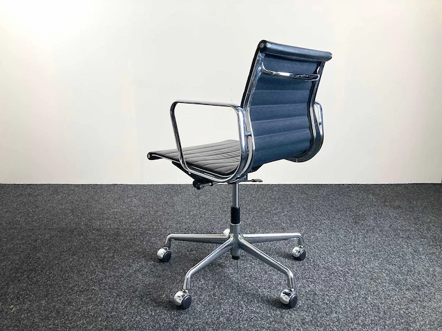 Vitra - aluminium chair ea117 - - vergaderstoel - afbeelding 24 van  28