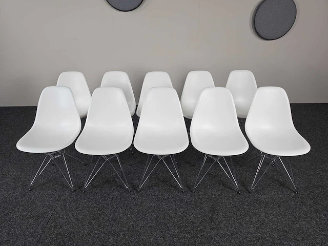 Vitra - eames - grote set designstoelen - kantinestoel - afbeelding 1 van  8