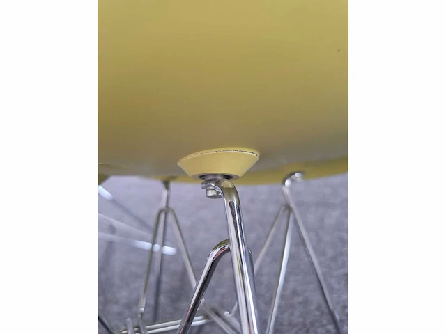 Vitra - eames - grote set designstoelen - kantinestoel - afbeelding 7 van  8