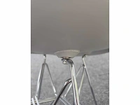 Vitra - eames - grote set designstoelen - kantinestoel - afbeelding 8 van  8