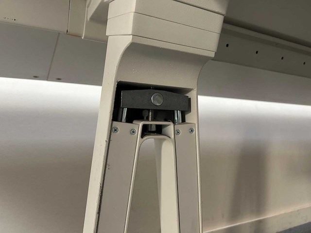 Vitra - werkeiland - desktables - afbeelding 9 van  11