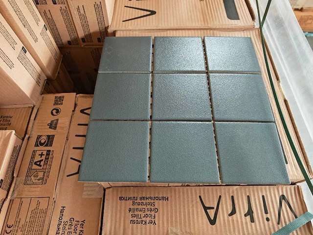 Vitra antraciet 10x10 cm mozaïek tegel 25 m² - afbeelding 1 van  6