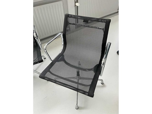 Vitra eames design stoel - afbeelding 1 van  5