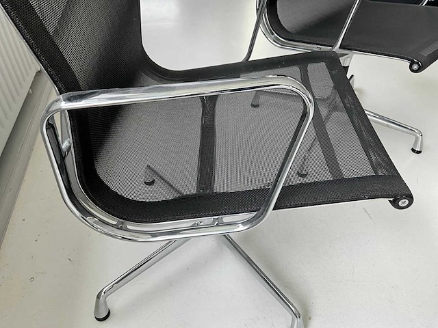 Vitra eames design stoel - afbeelding 3 van  5