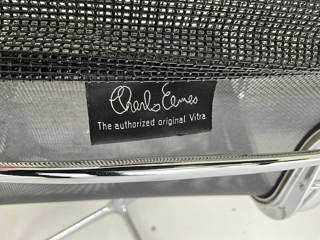 Vitra eames design stoel - afbeelding 1 van  4