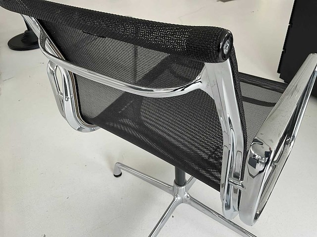 Vitra eames design stoel - afbeelding 2 van  4