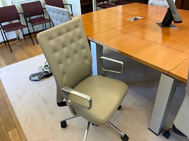 Vitra id trim design bureaustoel (6x) + wilkhahn vergadertafel - afbeelding 8 van  34