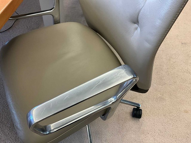 Vitra id trim design bureaustoel (6x) + wilkhahn vergadertafel - afbeelding 19 van  34