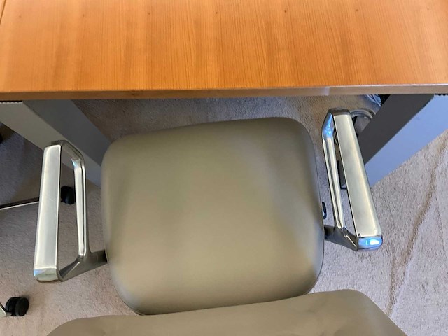 Vitra id trim design bureaustoel (6x) + wilkhahn vergadertafel - afbeelding 24 van  34