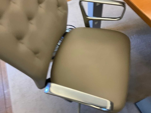 Vitra id trim design bureaustoel (6x) + wilkhahn vergadertafel - afbeelding 27 van  34