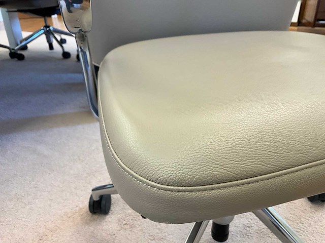 Vitra id trim design bureaustoel (6x) + wilkhahn vergadertafel - afbeelding 30 van  34