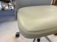 Vitra id trim design bureaustoel (6x) + wilkhahn vergadertafel - afbeelding 30 van  34