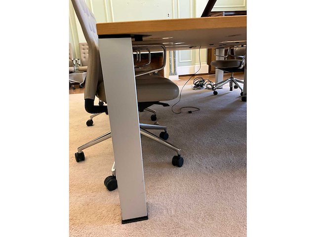 Vitra id trim design bureaustoel (6x) + wilkhahn vergadertafel - afbeelding 32 van  34