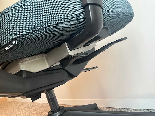 Vitra id trim ergonomische design bureaustoel - afbeelding 1 van  6