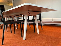 Vitra vergadertafel met stekkerblok - afbeelding 2 van  8