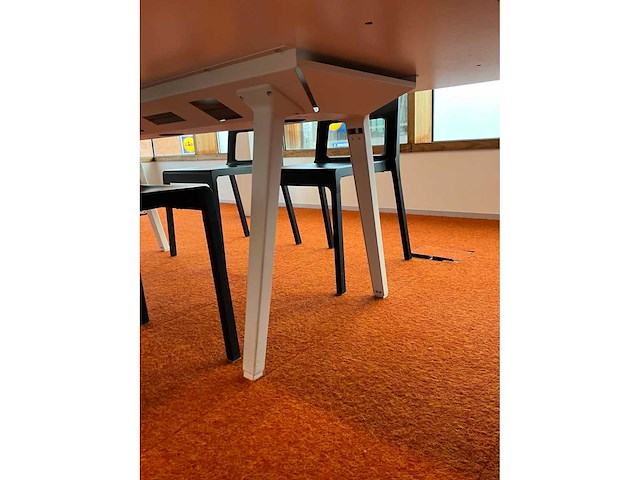 Vitra vergadertafel met stekkerblok - afbeelding 3 van  8