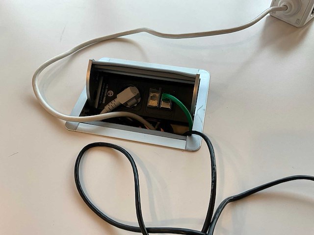 Vitra vergadertafel met stekkerblok - afbeelding 5 van  8