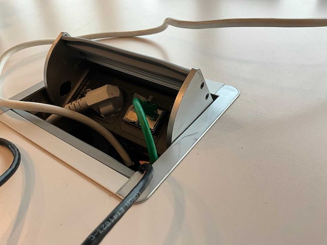 Vitra vergadertafel met stekkerblok - afbeelding 6 van  8