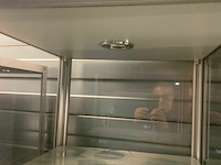 Vitrine kast zonder deur, met glazen leggers en verlichting - afbeelding 2 van  2