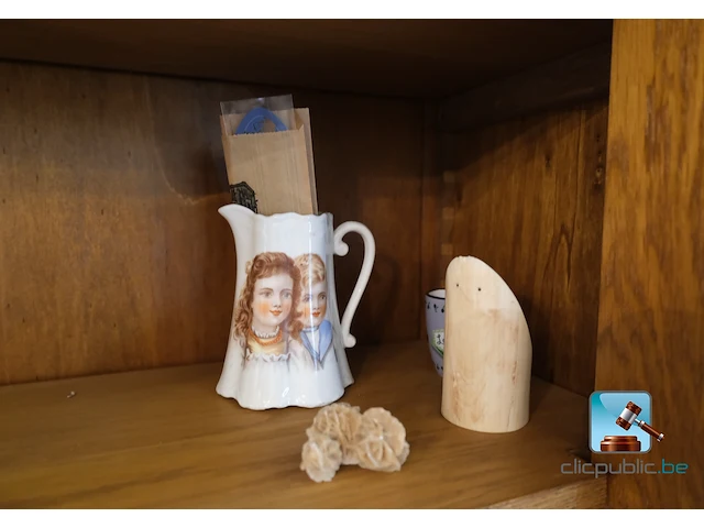 Vitrine met inhoud - afbeelding 5 van  32