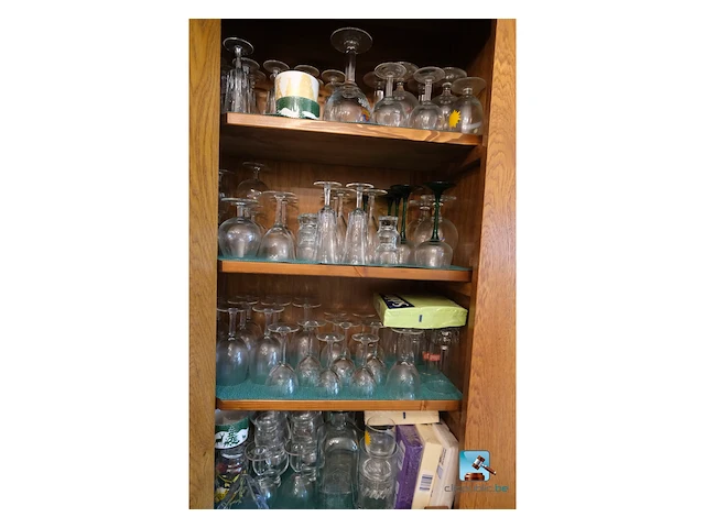 Vitrine met inhoud - afbeelding 14 van  32