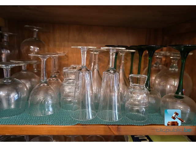 Vitrine met inhoud - afbeelding 16 van  32