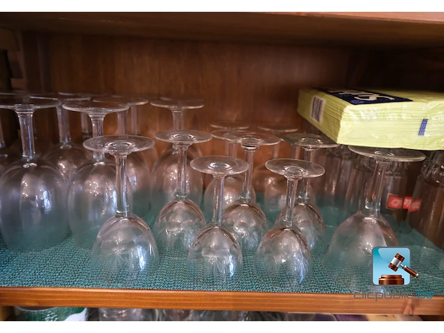 Vitrine met inhoud - afbeelding 17 van  32