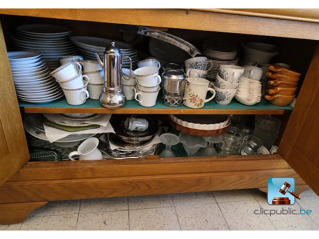 Vitrine met inhoud - afbeelding 19 van  32