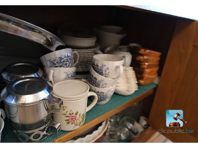 Vitrine met inhoud - afbeelding 21 van  32
