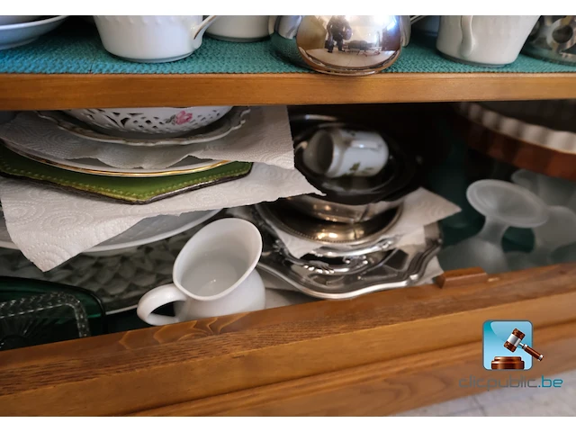 Vitrine met inhoud - afbeelding 22 van  32