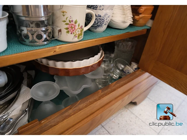 Vitrine met inhoud - afbeelding 24 van  32
