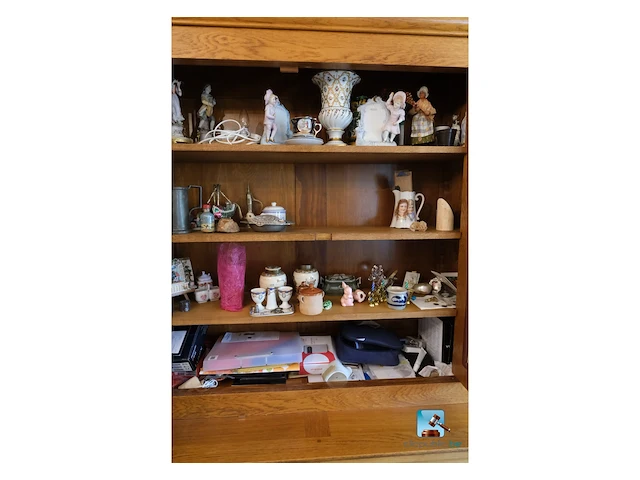 Vitrine met inhoud - afbeelding 31 van  32